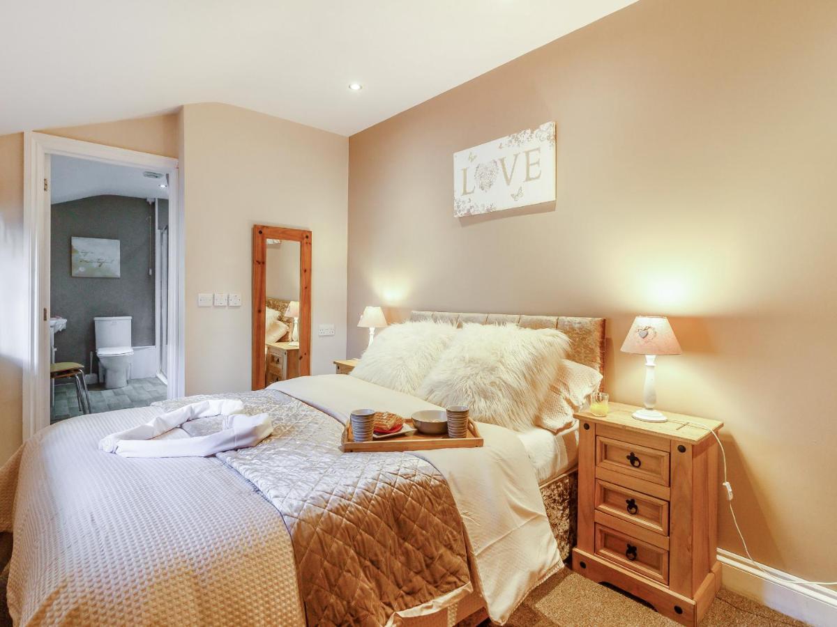 Caner Bach Lodge Bridgend  Dış mekan fotoğraf